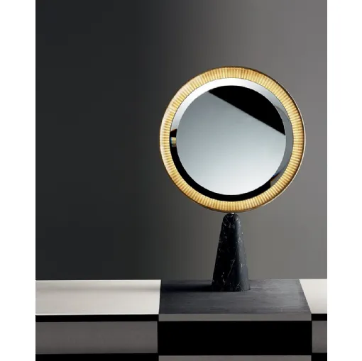 Specchio da tavolo Selene Mirror con cornice in metallo laccato ottone satinato e base in marmo levigato opaco Nero Marquinia di Gallotti&Radice
