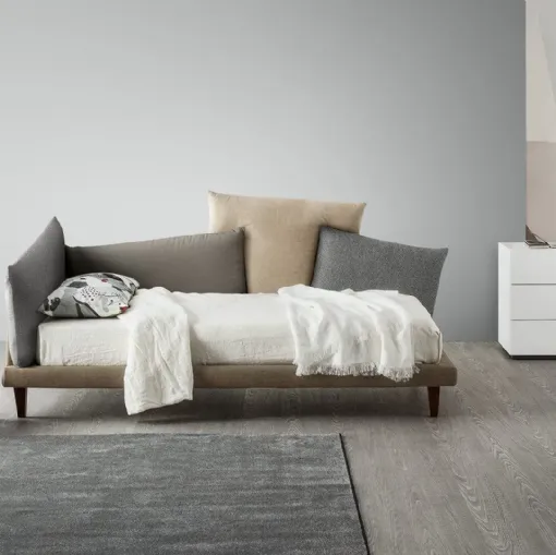 Letto singolo in tessuto imbottito Picabia di Bonaldo
