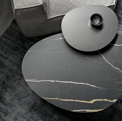 Tavolino Kumo in ceramica o laccato di Bonaldo