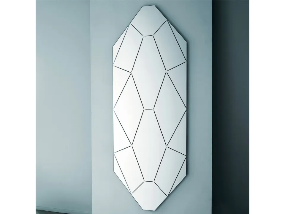 Specchio Brillante in cristallo sagomato con decorazioni incise di Glas Italia