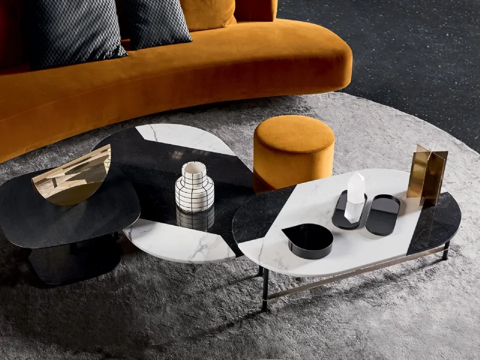 Tavolino Chantal con piano e struttura in alluminio spazzolato a mano nero di Gallotti&Radice