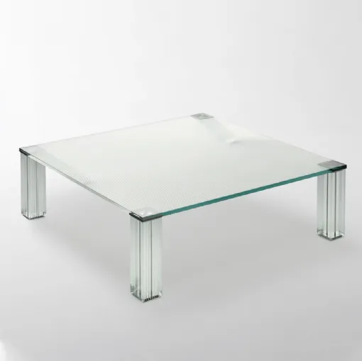 Tavolino Cryptée realizzato in uno speciale cristallo stampato zigrinato, stratificato ad un cristallo extralight di Glas Italia