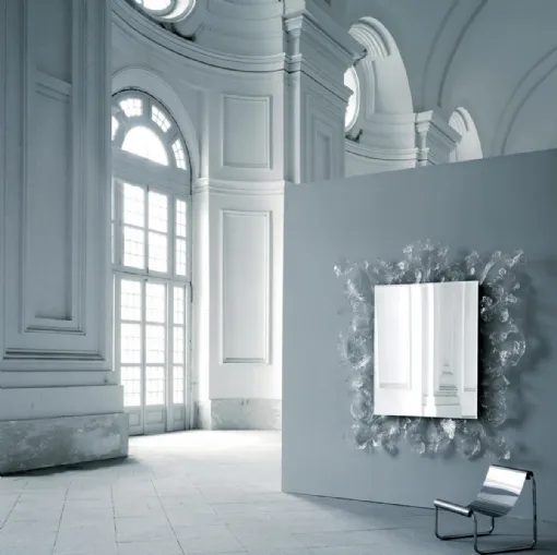 Specchio Sturm und Drang con cornice in cristallo di Murano di Glas Italia