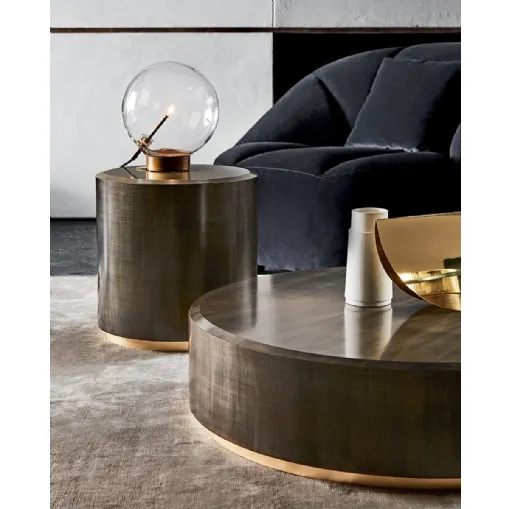 Tavolino Gong in legno bisellato e decorato con lavorazione manuale con base in foglia oro di Gallotti&Radice