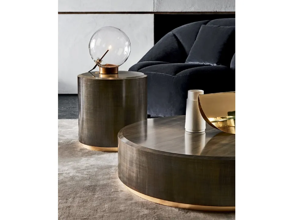Tavolino Gong in legno bisellato e decorato con lavorazione manuale con base in foglia oro di Gallotti&Radice