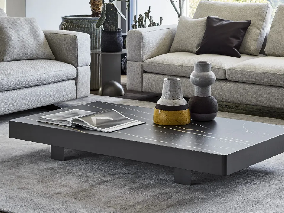 Tavolino rettangolare Jazz con top in ceramica e base in metallo di Bonaldo