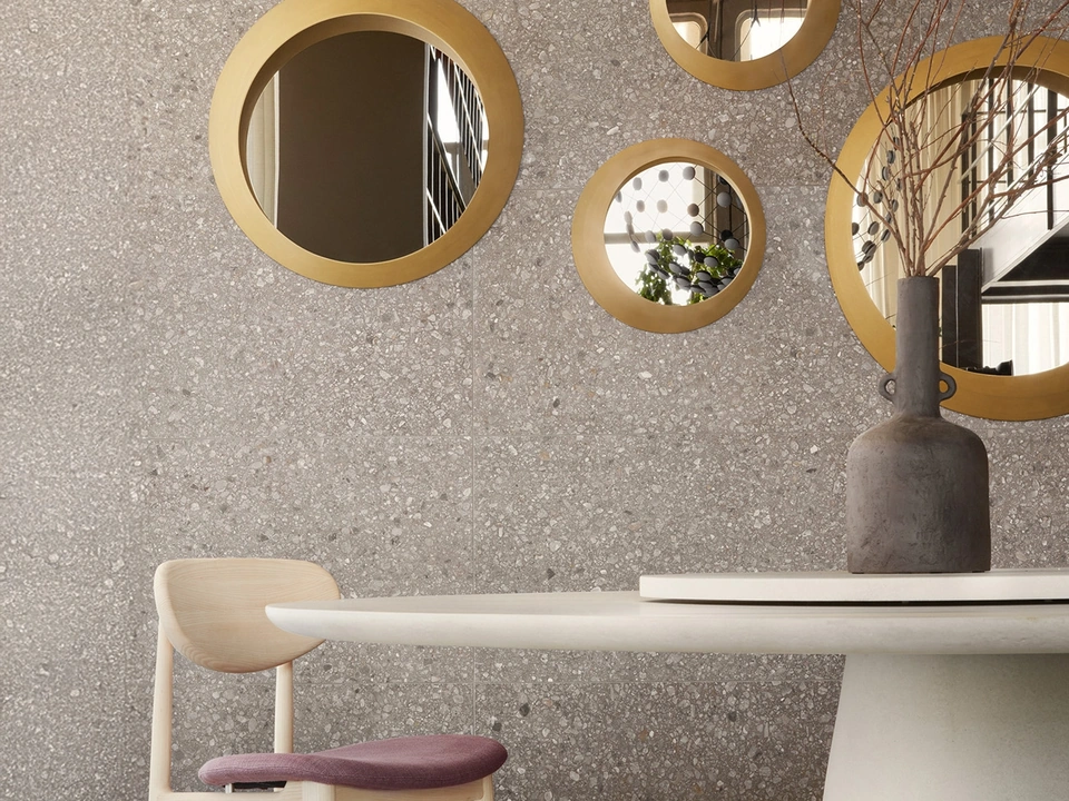 Specchio rotondo con grande cornice in legno verniciato bronzo Oculus di Lema