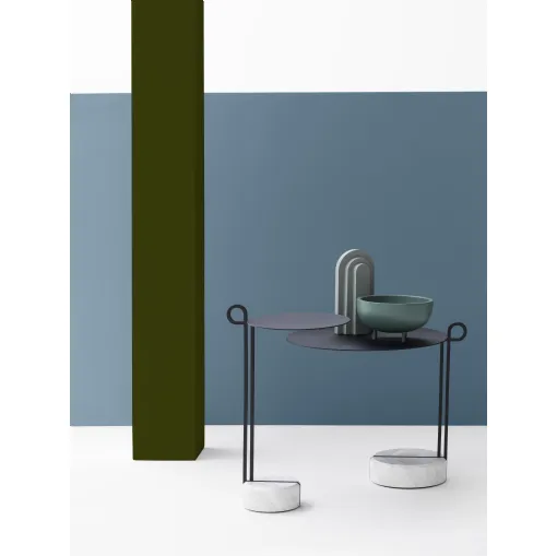 Tavolini Loop 3370 e 3371 in metallo con base in marmo di Bross Italia