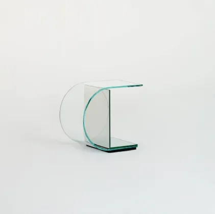 Tavolino Ollie in cristallo extrachiaro curvato ed elemento a L in specchio bifacciale di Glas Italia