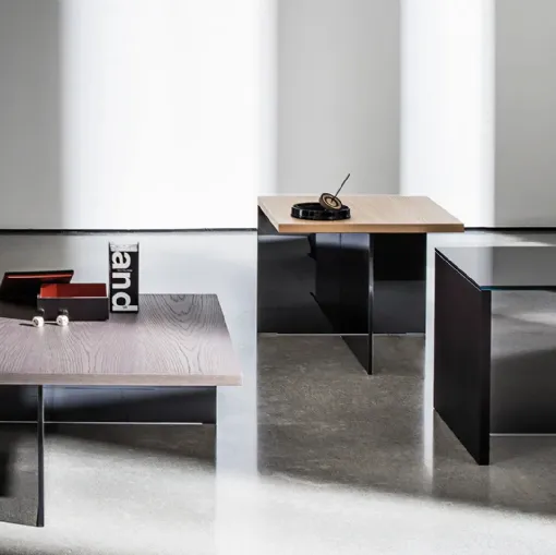 Tavolini Regolo Square con top in legno o vetro Nero e base in vetro fumé di Sovet