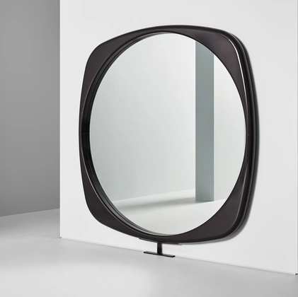 Specchio con cornice in poliuretano Mistral di Bonaldo