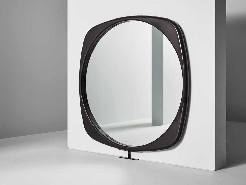 Specchio con cornice in poliuretano Mistral di Bonaldo