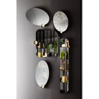 Specchio Odette con particolare decorativo in ottone lucido posizionabile a discrezione lungo il perimetro di Gallotti&Radice
