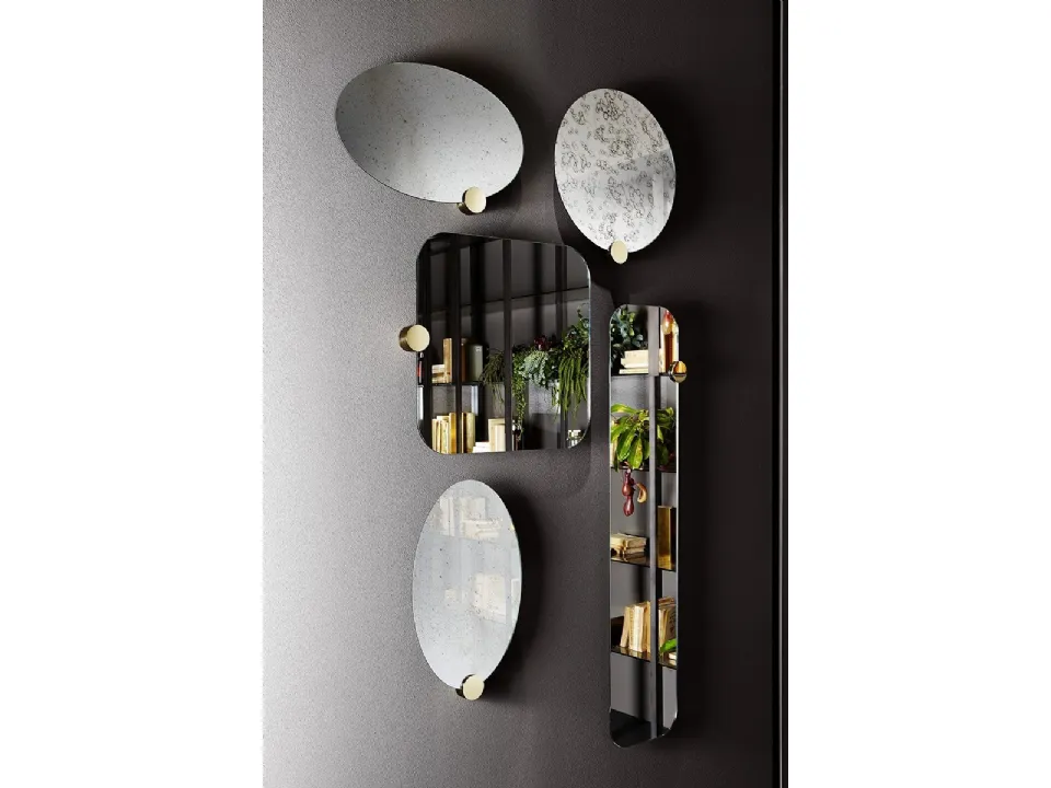 Specchio Odette con particolare decorativo in ottone lucido posizionabile a discrezione lungo il perimetro di Gallotti&Radice