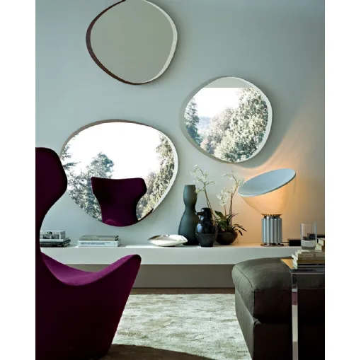 Specchio Zeiss Mirror con cornice in legno laccato bianco o effetto tessuto di Gallotti&Radice