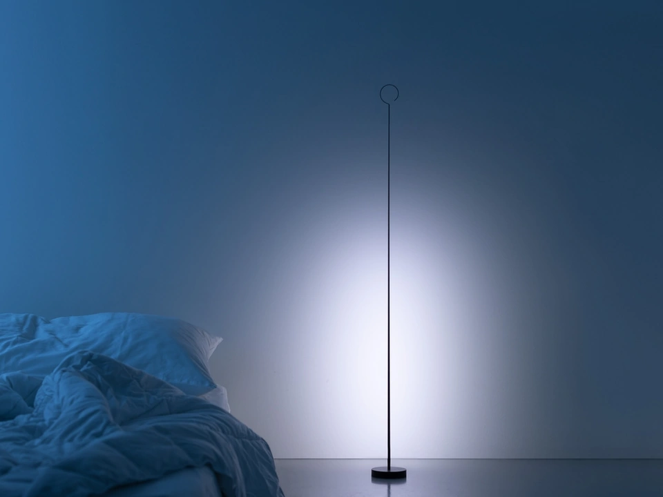 Lampada da terra Anima, filiforme e leggera di Davide Groppi