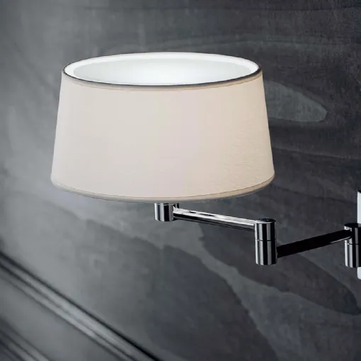 Lampada Classic da parete con paralume in tessuto e struttura in ottone cromato di Panzeri