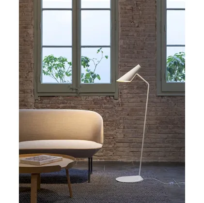 Lampada con asta inclinata I-Cono di Vibia