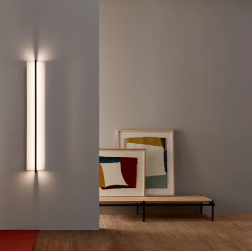 Lampada da parete in vetro opalino soffiato a mano Kontur di Vibia