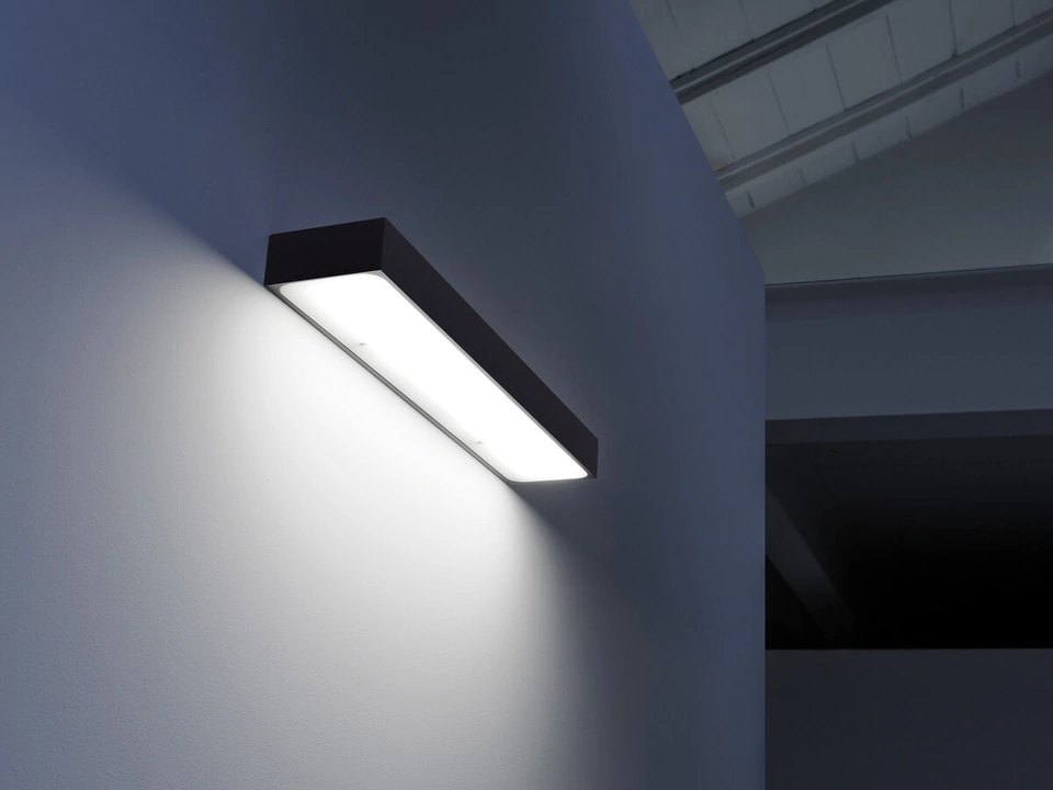 Lampada da parete in metallo di Davide Groppi