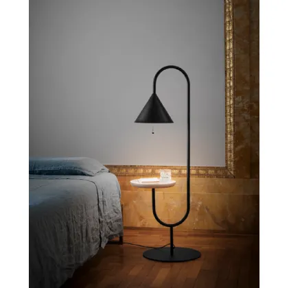 Lampada da terra in metallo laccato con vassoio in Frassino Ozz di Miniforms
