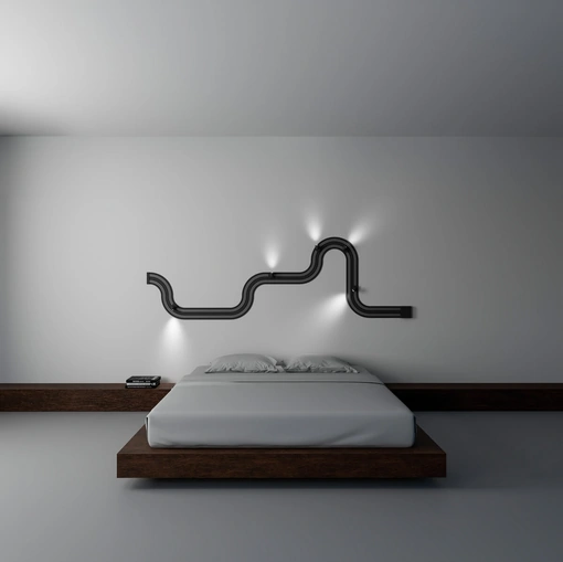 Lampada da parete Race of Light, pista giocattolo elettrificata di Davide Groppi