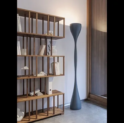 Lampada da terra Jazz in poliuretano di Vibia