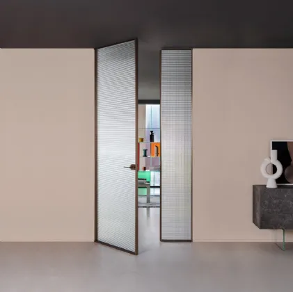 Porta per interni a filo muro Sherazade Double Swing in vetro con elaio in alluminio Plain di Glas Italia