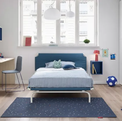 Cameretta componibile con letto ad una piazza e mezza e pensili sospesi Kids space 05 di Nidi