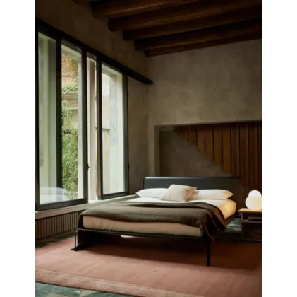 Letto in legno con testiera rivestita in pelle Bend-e-Wood di Bolzan Letti