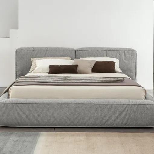 Letto in tessuto imbottito con box contenitore e testiera Fluff di Bonaldo