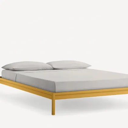 Letto matrimoniale dalle linee essenziali Frame Sommier Gold in metallo di Fantin