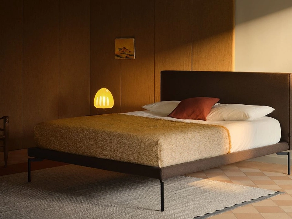 Letto con testiera imbottita Metropolitan di Bolzan Letti