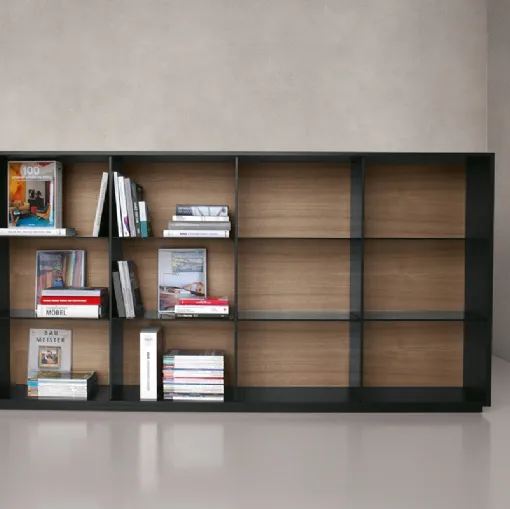 Libreria con scocca in alluminio, schiena in MDF rovere e ripiani in vetro fumé Monolith configurazione 02 di Extendo