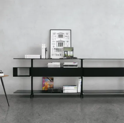 Libreria in alluminio nero con frontali e ripiani in vetro laccato nero System configurazione 52 di Extendo