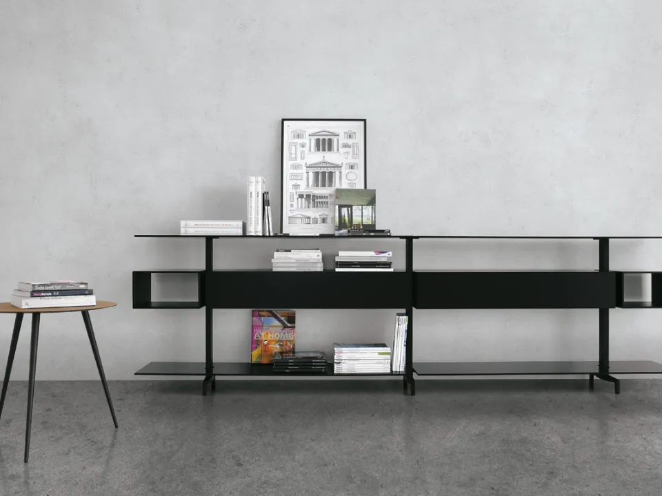 Libreria in alluminio nero con frontali e ripiani in vetro laccato nero System configurazione 52 di Extendo