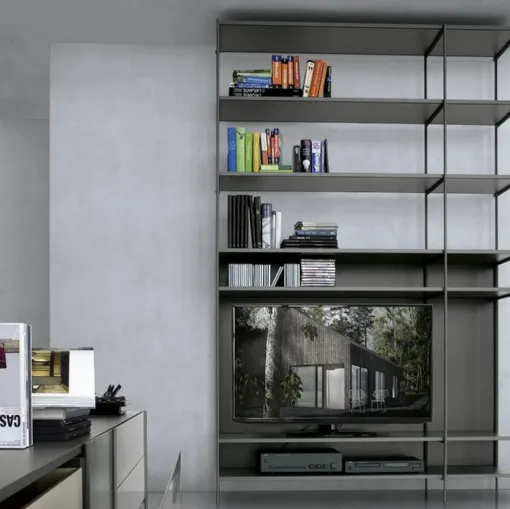 Libreria in alluminio con pannello retro TV in MDF laccato nero XY configurazione 09 di Extendo