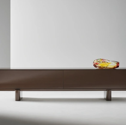 Madia Blocco Sideboard in legno laccato di Bonaldo