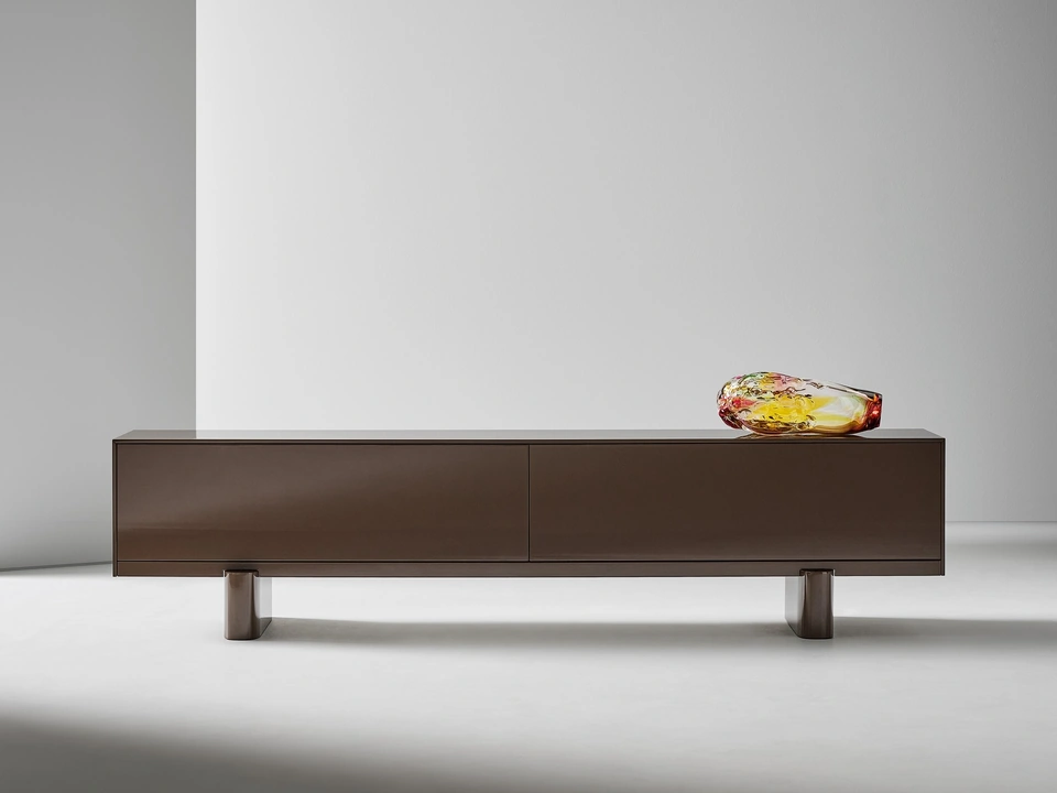 Madia Blocco Sideboard in legno laccato di Bonaldo