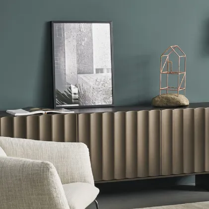 Madia Dorian in legno laccato bronzo opaco di Bonaldo