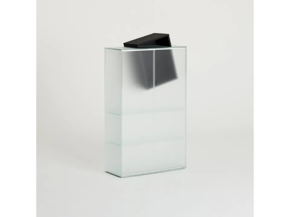 Madia Alta con ante scorrevoli in cristallo acidato con vano porta oggetti in Rovere Nero Drift di Glas Italia