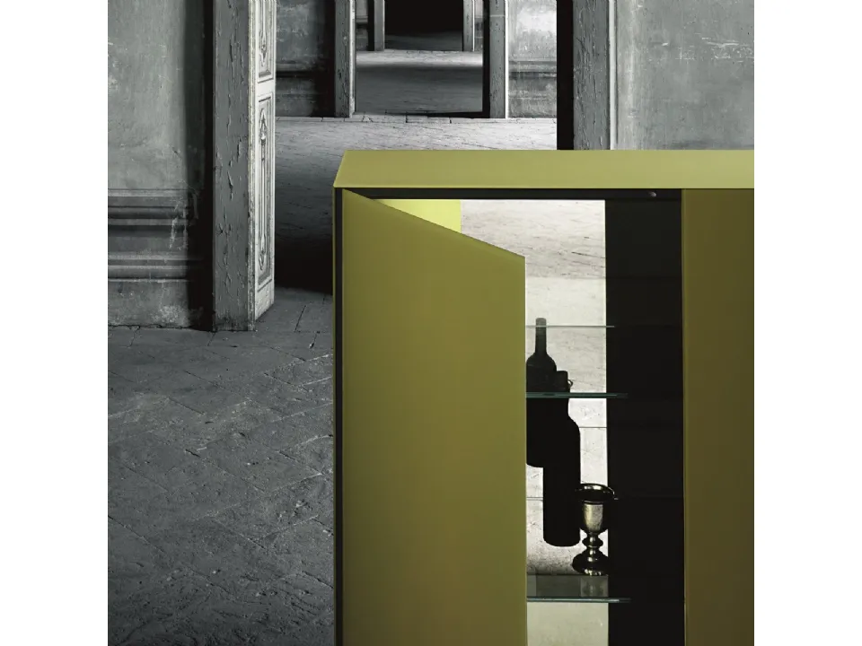 Madia alta Magic Box in cristallo laccato di Glas Italia