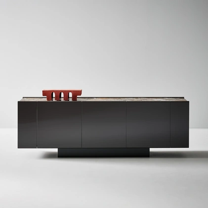 Madia Spy in legno laccato di Bonaldo