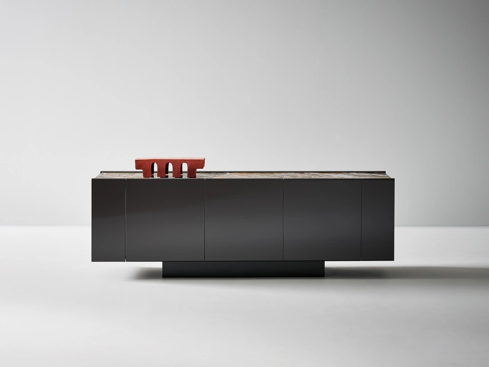 Madia Spy in legno laccato di Bonaldo