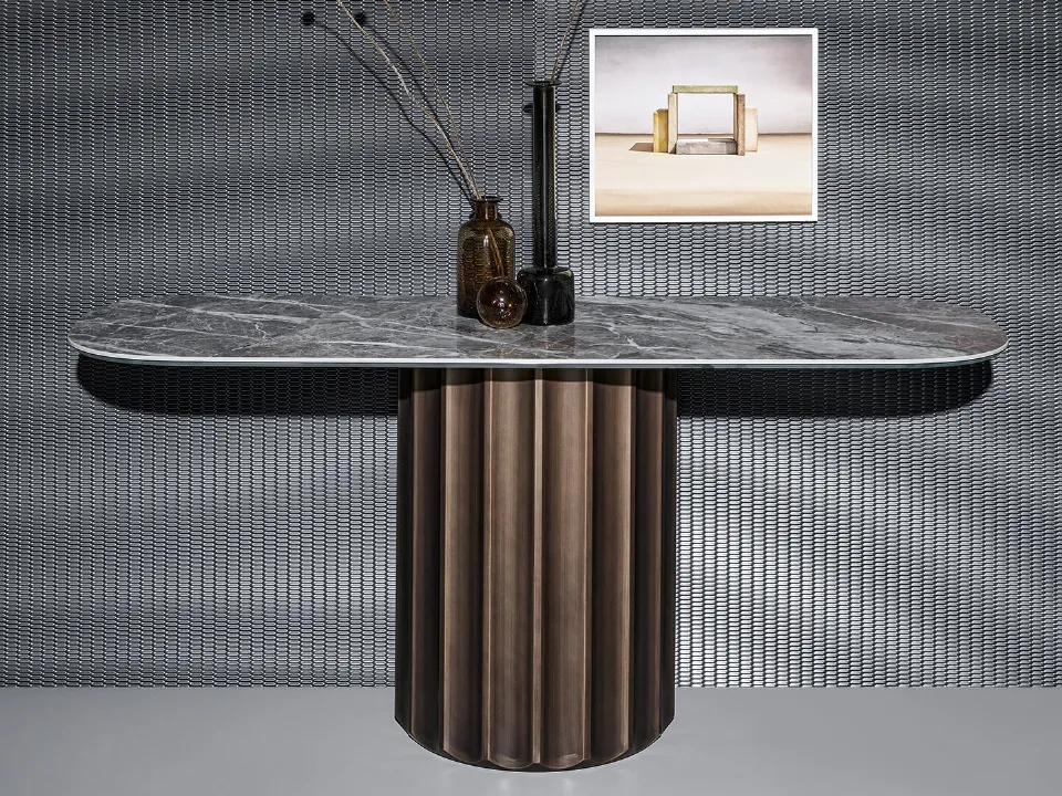 Mobile ingresso di design Dorian Console con top in ceramica e base in poliuretano di Bonaldo