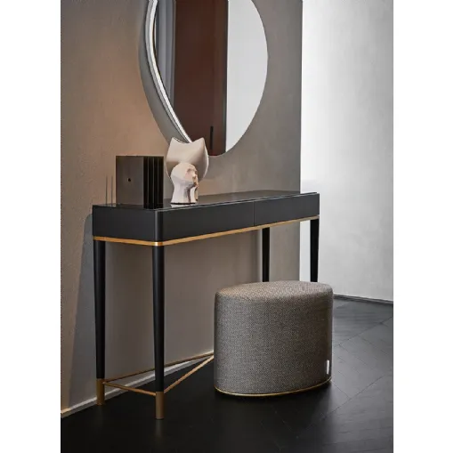 Mobile ingresso Tama Console in frassino tinto nero con parti metalliche laccate ottone satinato e top in cristallo di Gallotti&Radice