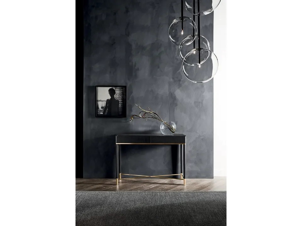 Mobile ingresso Tama Console in frassino tinto nero con parti metalliche laccate ottone satinato e top in cristallo di Gallotti&Radice