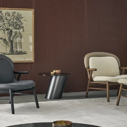Poltroncina Morgana in tessuto con struttura in legno di Bonaldo