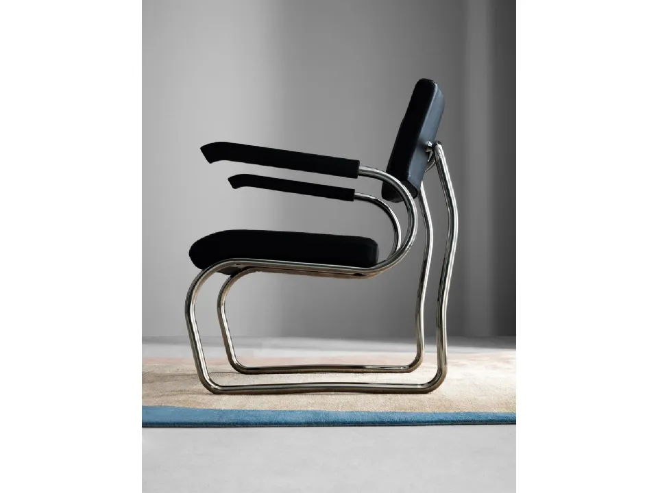 Poltroncina in pelle con struttura in acciaio Sant' Elia di Zanotta