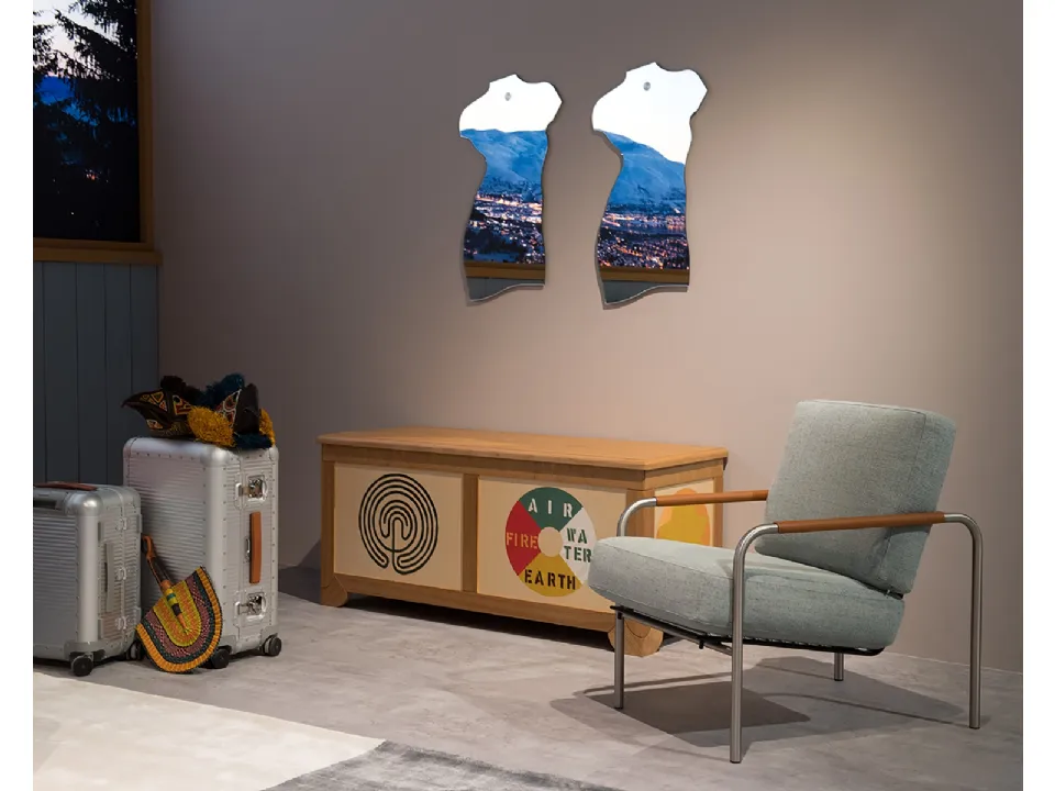 Poltroncina Susanna in tessuto con struttura in acciaio di Zanotta
